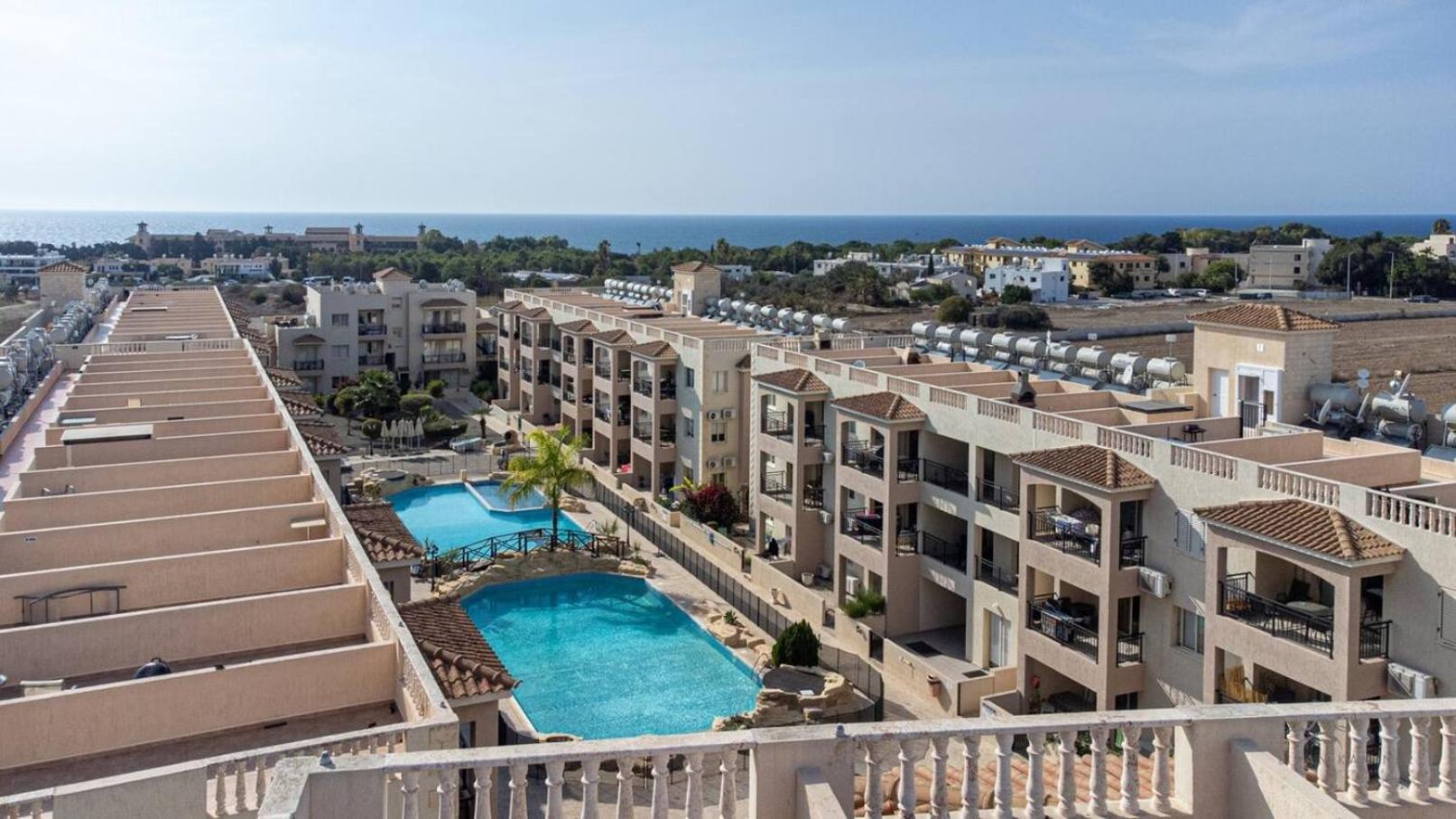 Royal-Seacrest Oasis, Pool-Side Paphos Exterior foto