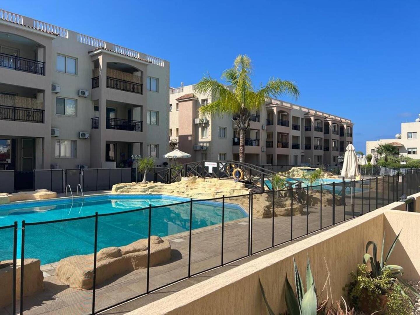 Royal-Seacrest Oasis, Pool-Side Paphos Exterior foto